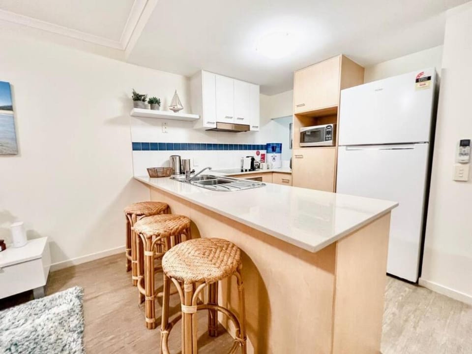 Poolside Retreat at Tropical Resort 126IP Apartment in Noosaville