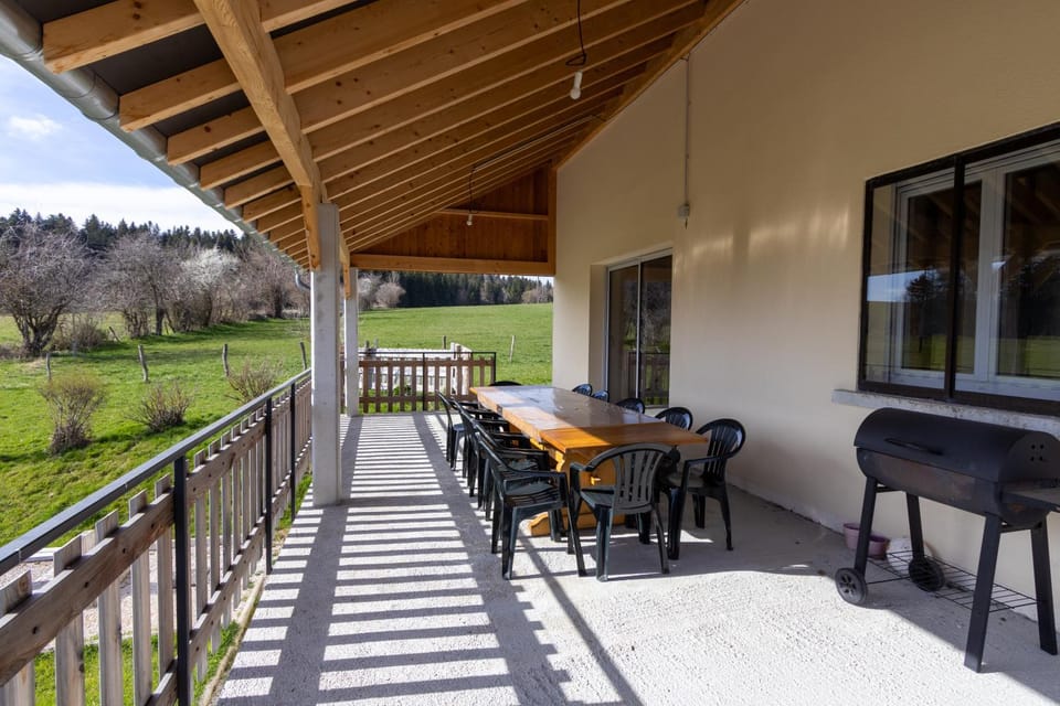 Gîte "La Partie de Bise", 12 personnes House in Neuchâtel, Switzerland