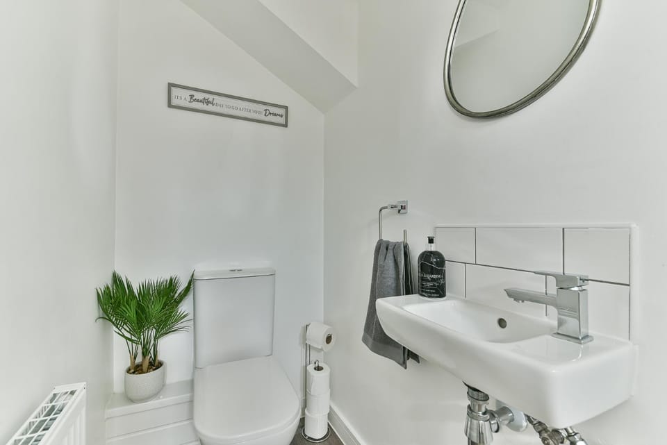 Toilet, Bathroom, towels