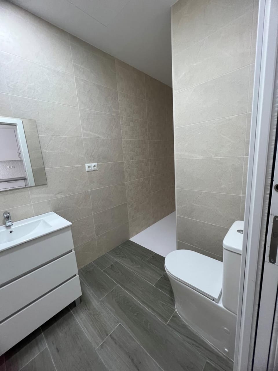 Apartamentos BEACHYDAYS Metropolis B Apartment in Torremolinos