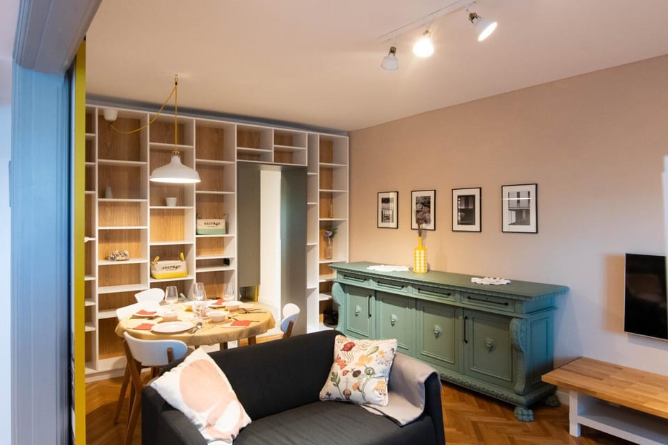 TV and multimedia, Living room, Seating area, hair dresser