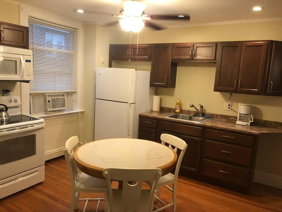 Walk to Downtown Salem Apartment in Marblehead