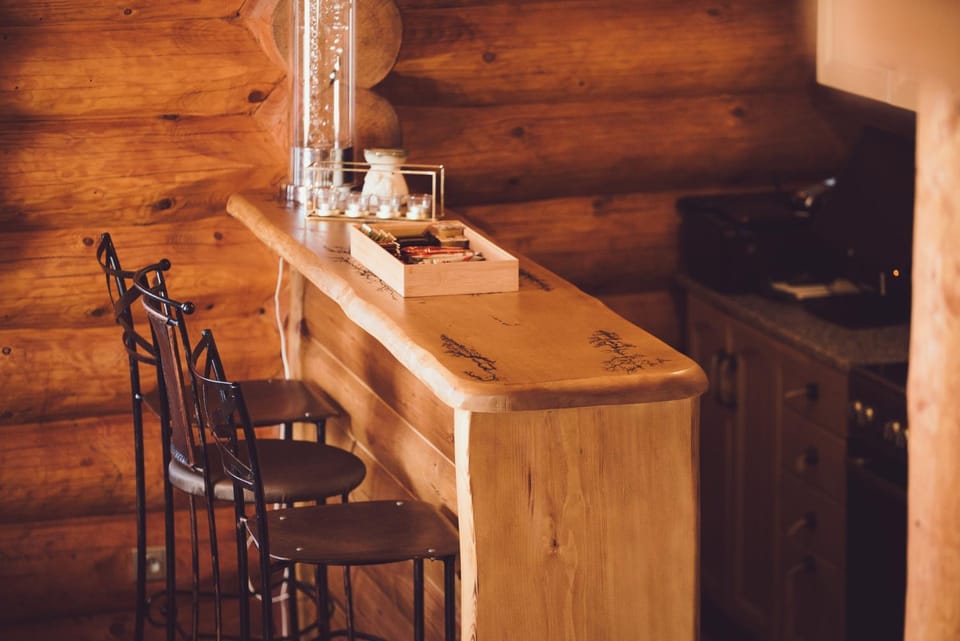 Kitchen or kitchenette, Lounge or bar