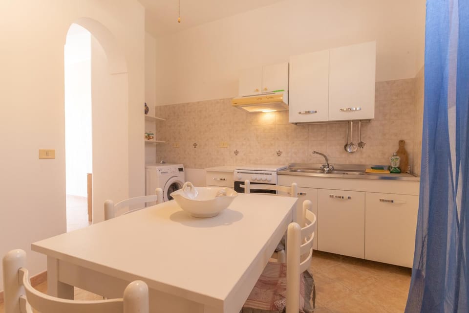 Dining area, pet friendly, washing machine, kitchen