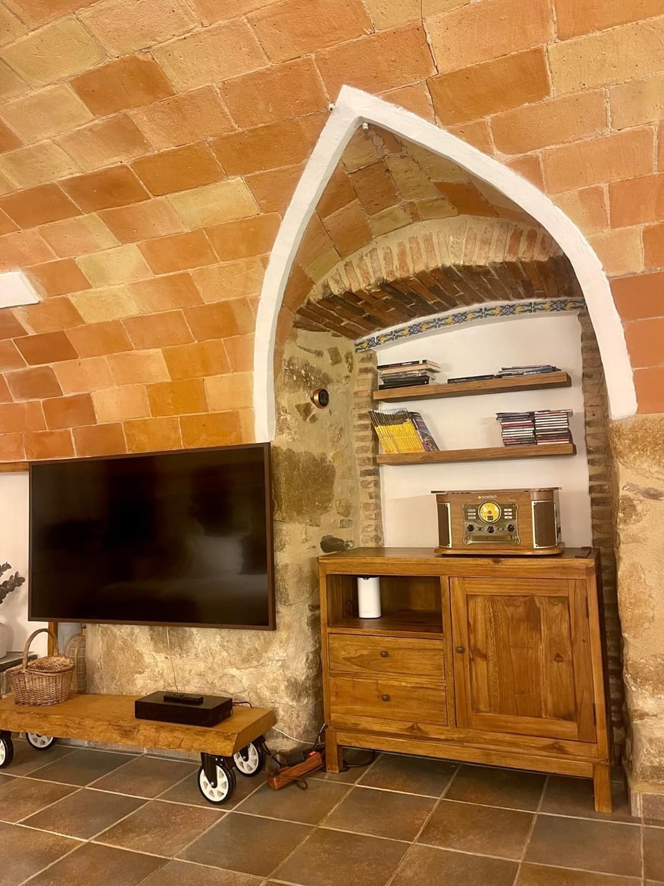 TV and multimedia, Dining area