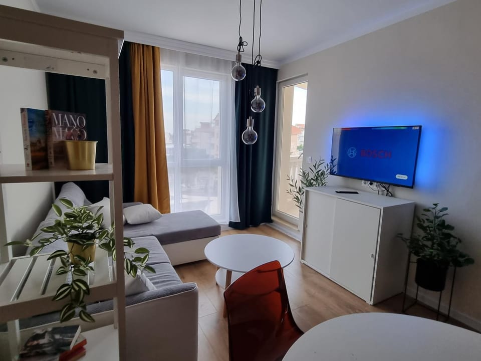 Golden leaf, swimming pool view Apartment in Burgas Province