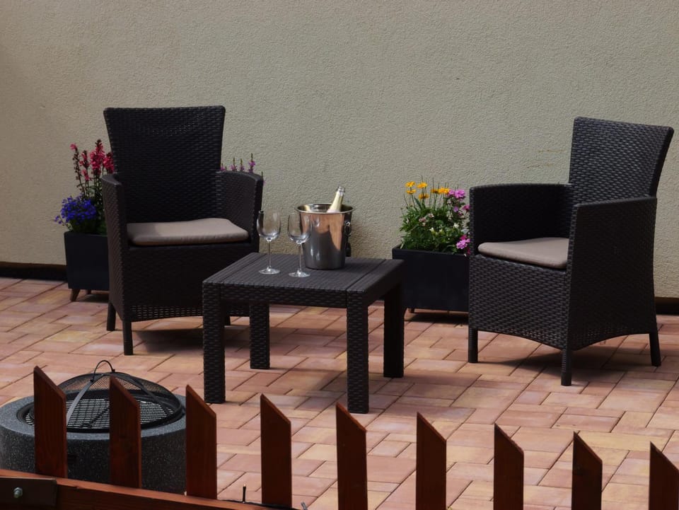 BBQ facilities, Seating area