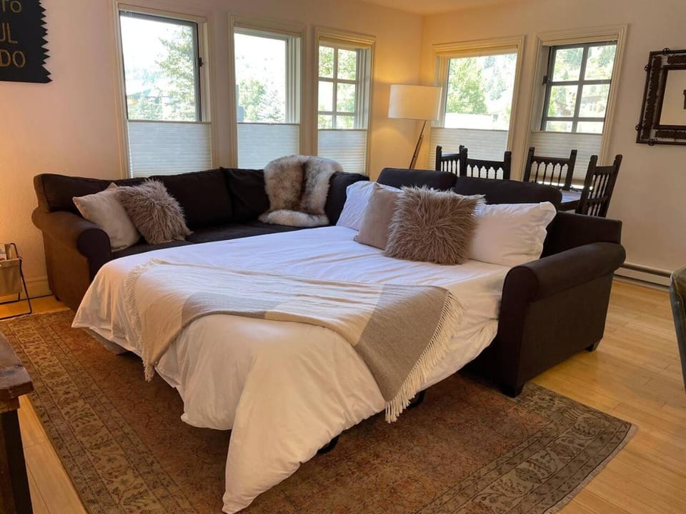Bed, Living room