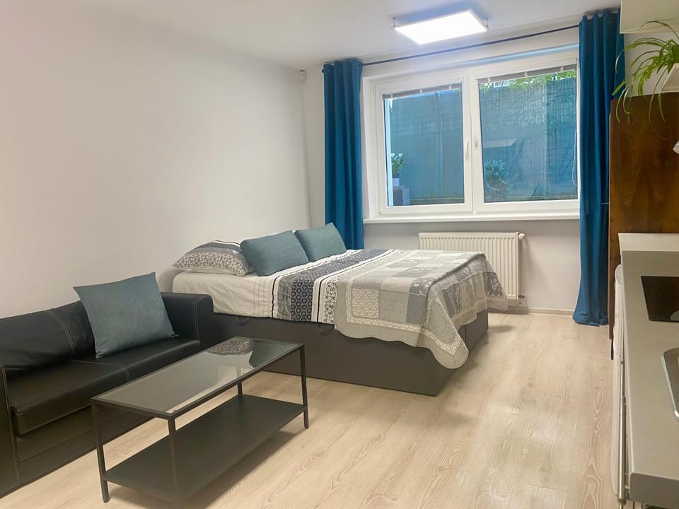 Bed, Seating area, Bedroom
