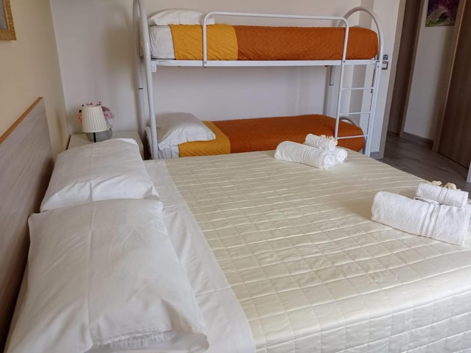 Bed, bunk bed