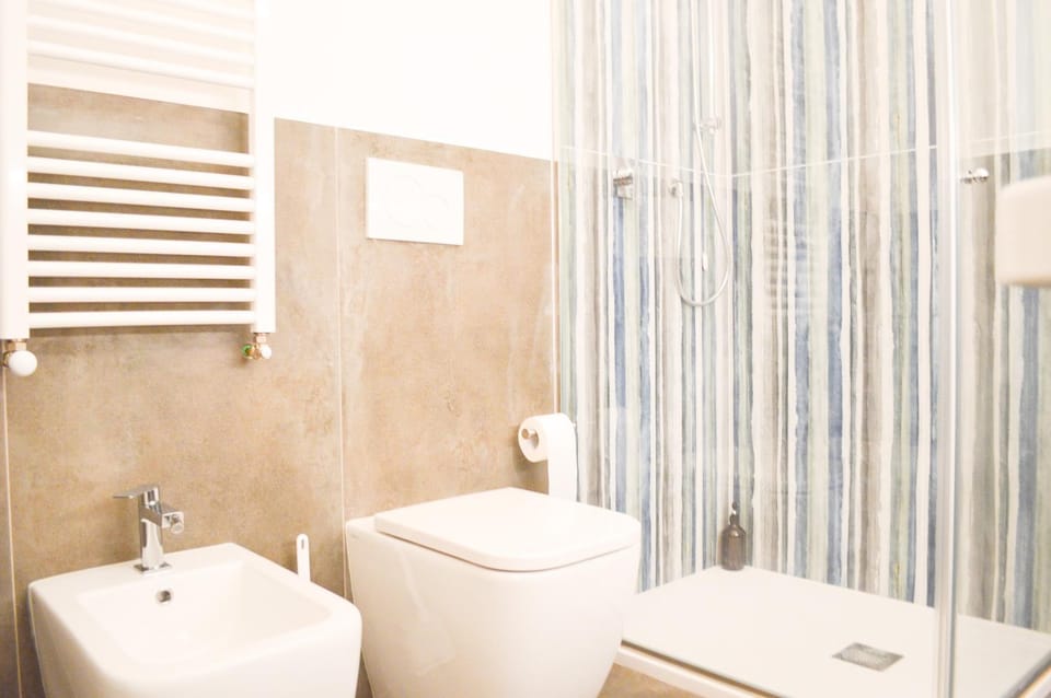 Shower, Toilet, bidet, internet
