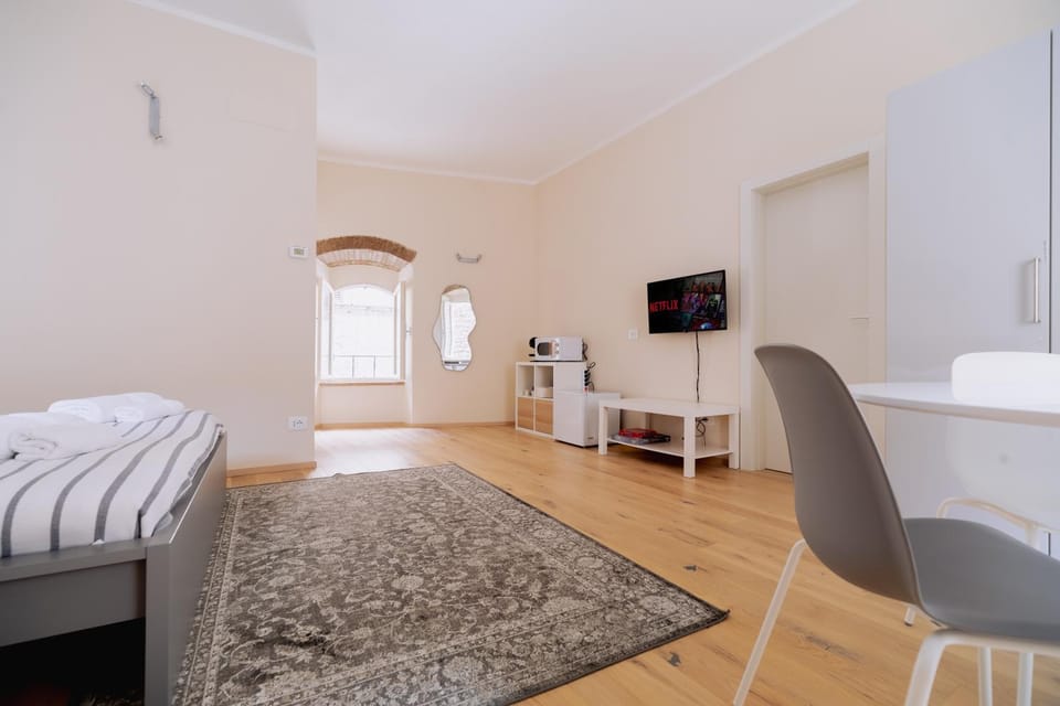 Bed, TV and multimedia, minibar