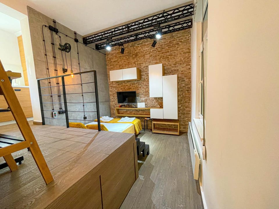 Bed, TV and multimedia, Living room, Photo of the whole room, Seating area, Bedroom