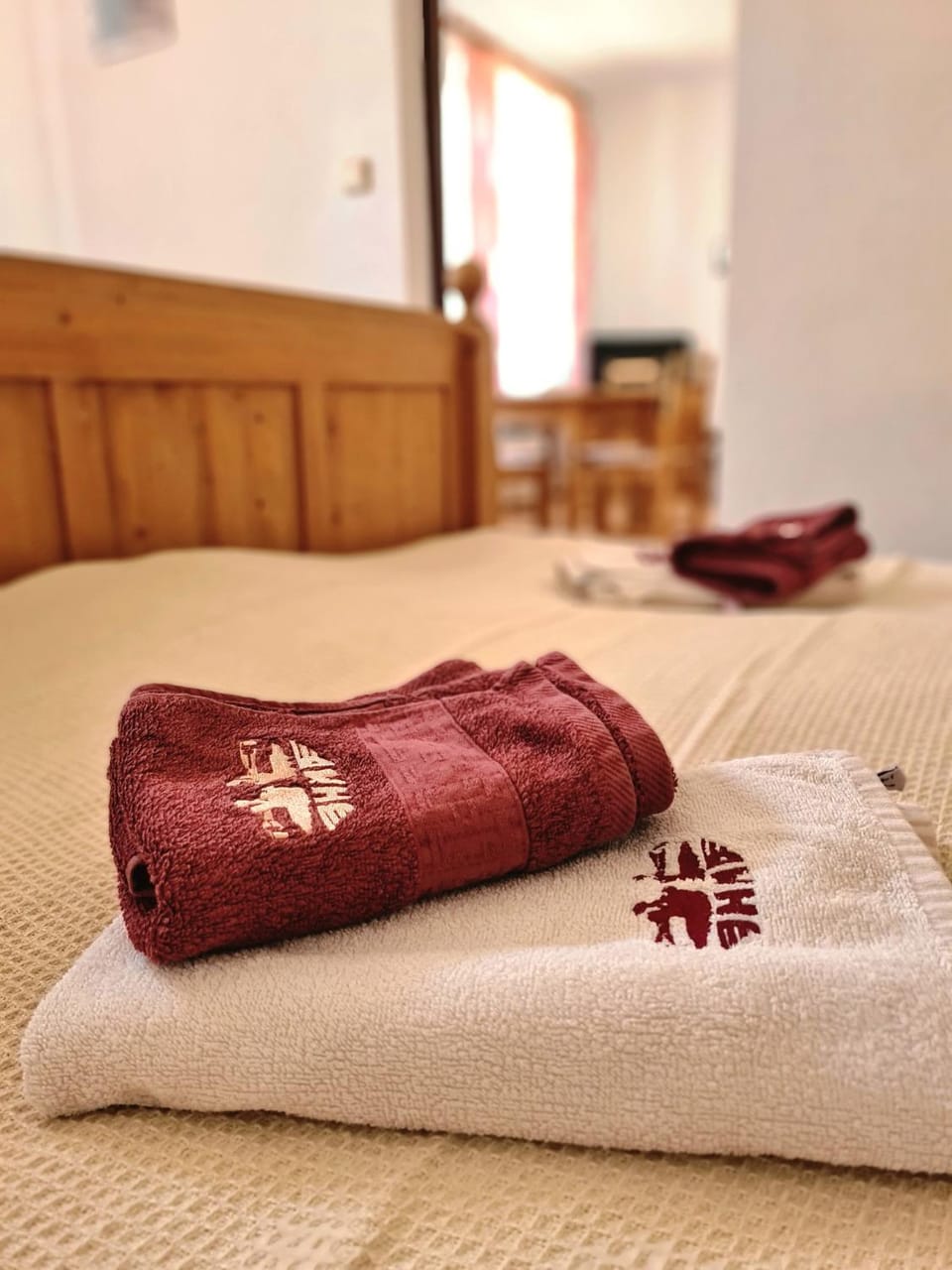 Bed, towels