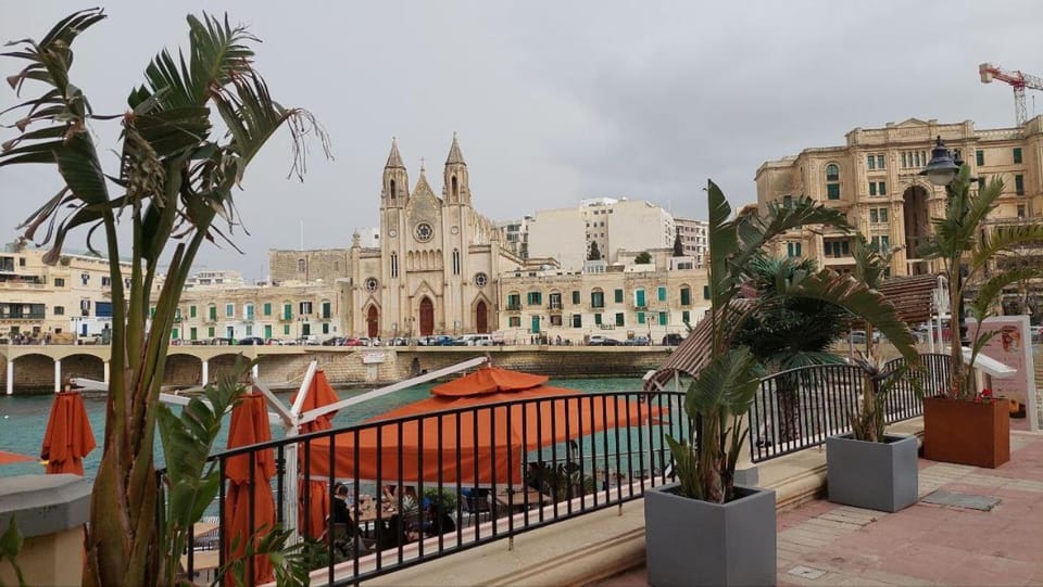 Malta Crown guesthouse Bed and Breakfast in Saint Julians