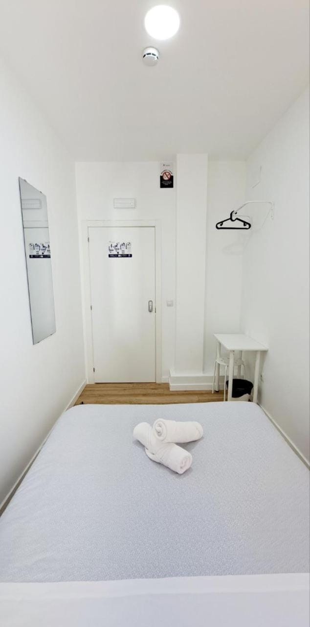 AYZ Joaquín Pol - Auto check-in property Hotel in Madrid
