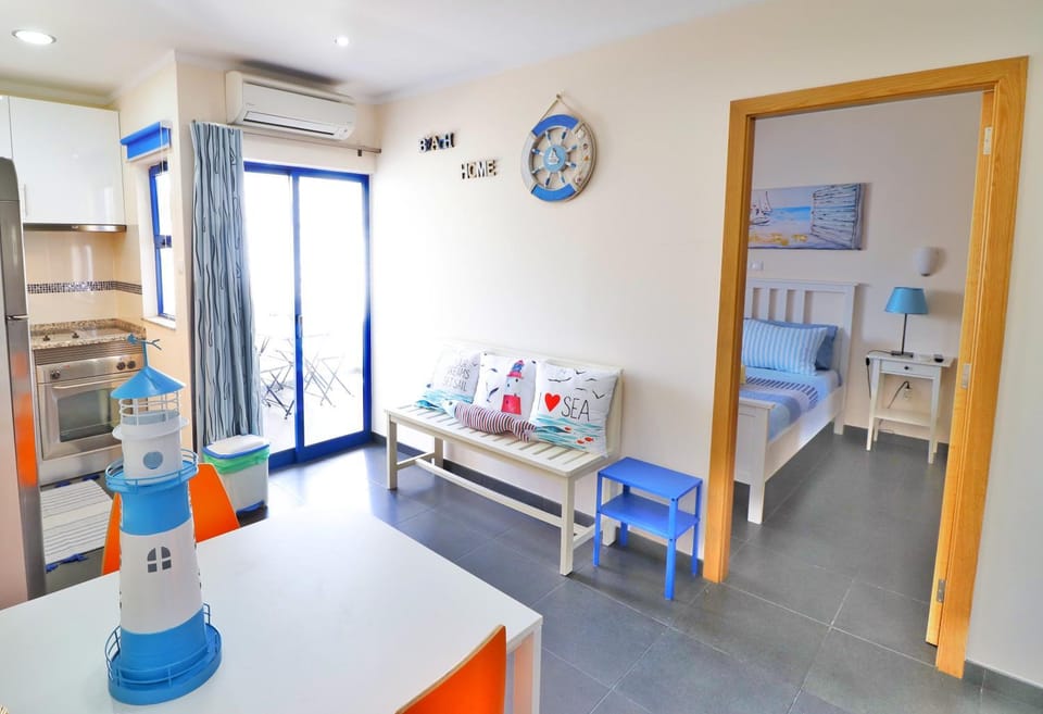 Kitchen or kitchenette, Living room, Seating area, Dining area, air conditioner