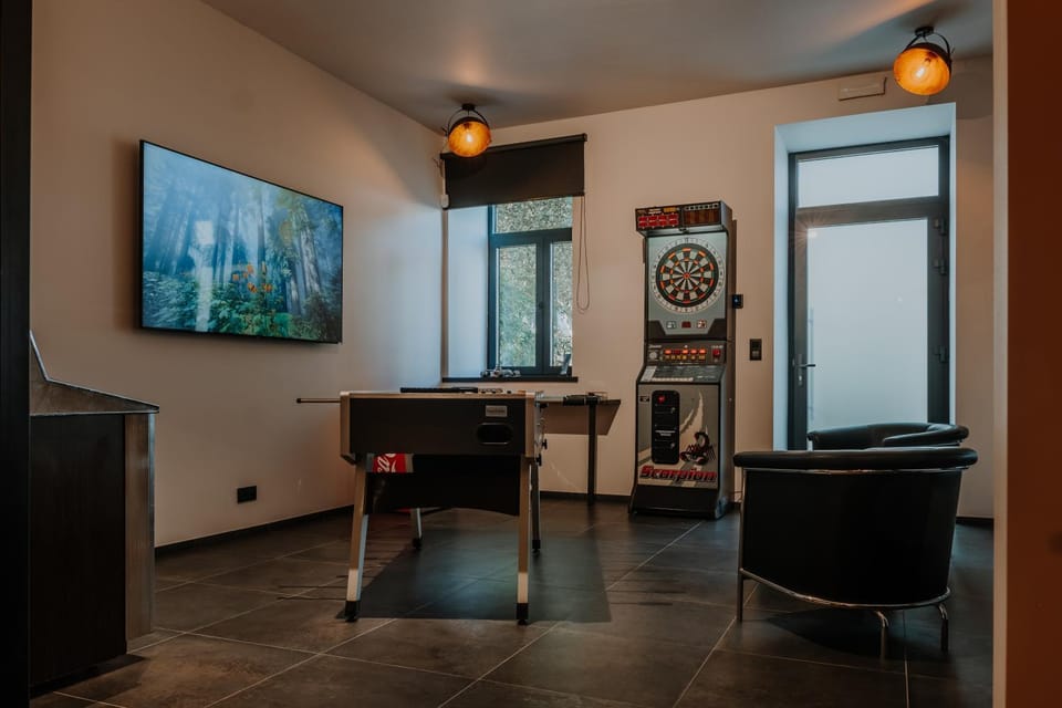 Communal lounge/ TV room, Darts, Game Room, TV and multimedia