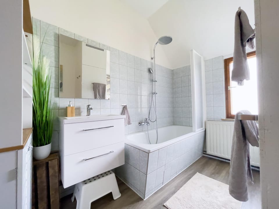 Bathroom, Bath