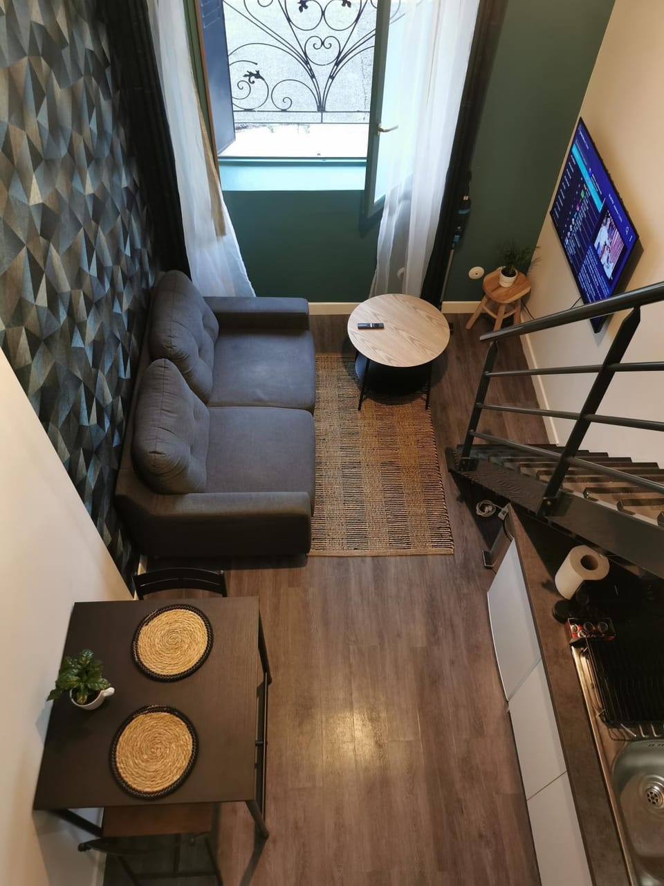 Bird's eye view, TV and multimedia, Living room