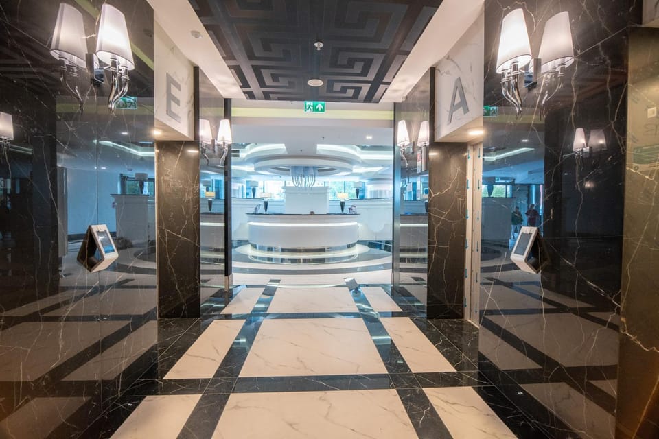 Lobby or reception, elevator