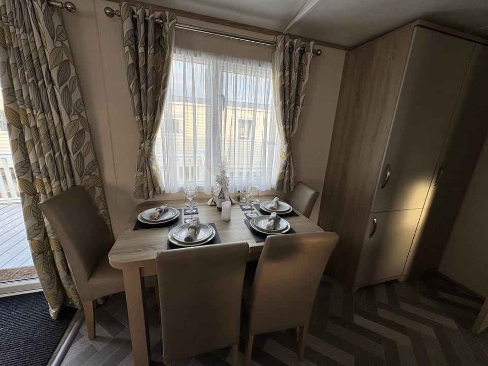 Comfy Cosy Caravan_Romney Sands Campground/ 
RV Resort in England