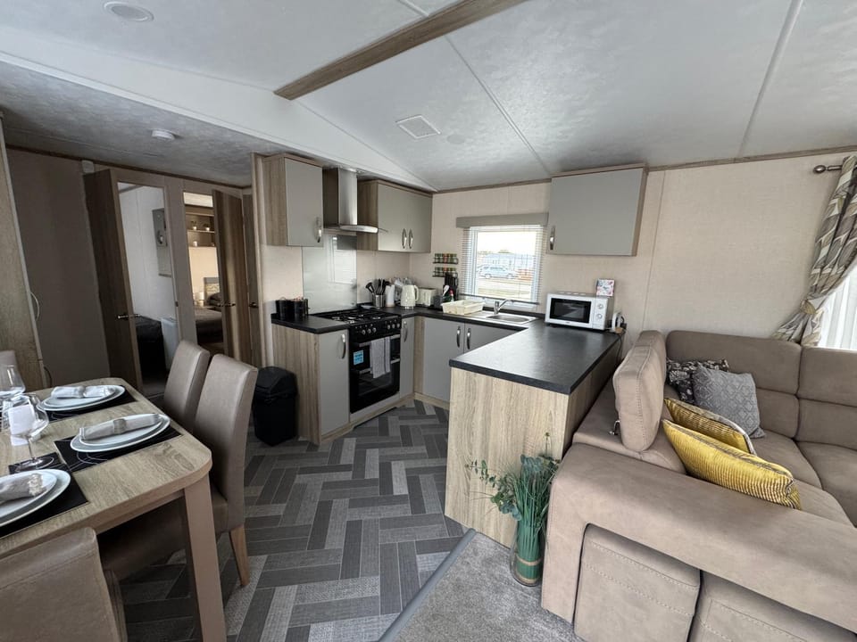 Comfy Cosy Caravan_Romney Sands Campground/ 
RV Resort in England