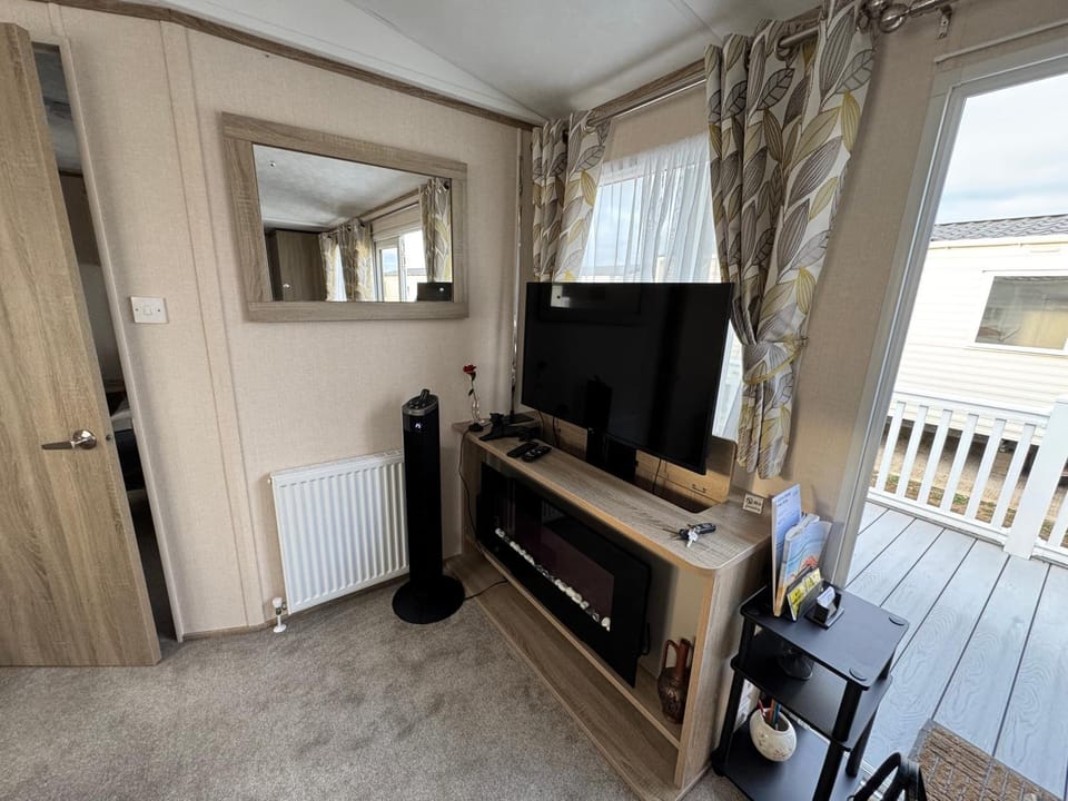 Comfy Cosy Caravan_Romney Sands Campground/ 
RV Resort in England