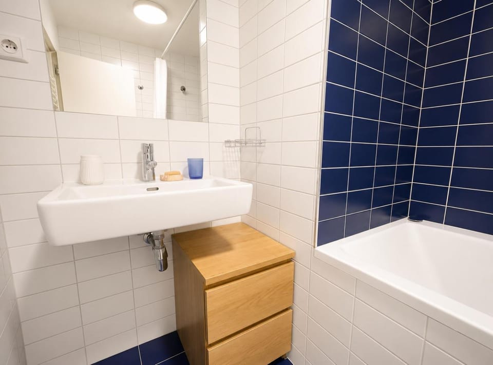 Bathroom, Bath, towels