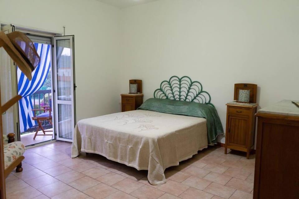 Bed, Balcony/Terrace, Photo of the whole room, Bedroom, cot
