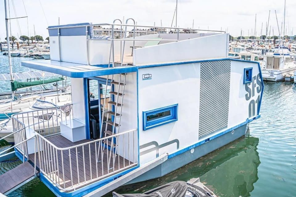 Apartamento flotante Unico C15A01 Docked boat in Cantabria