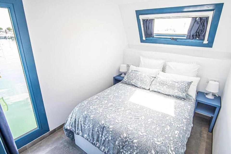 Apartamento flotante Unico C15A01 Docked boat in Cantabria