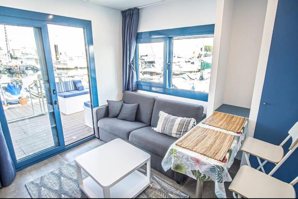Apartamento flotante Unico C15A01 Docked boat in Cantabria