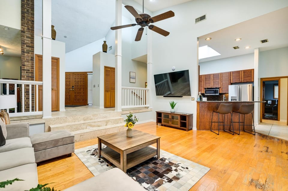 2 Mi to Busch Gardens: Retreat in Scenic Community House in Tampa