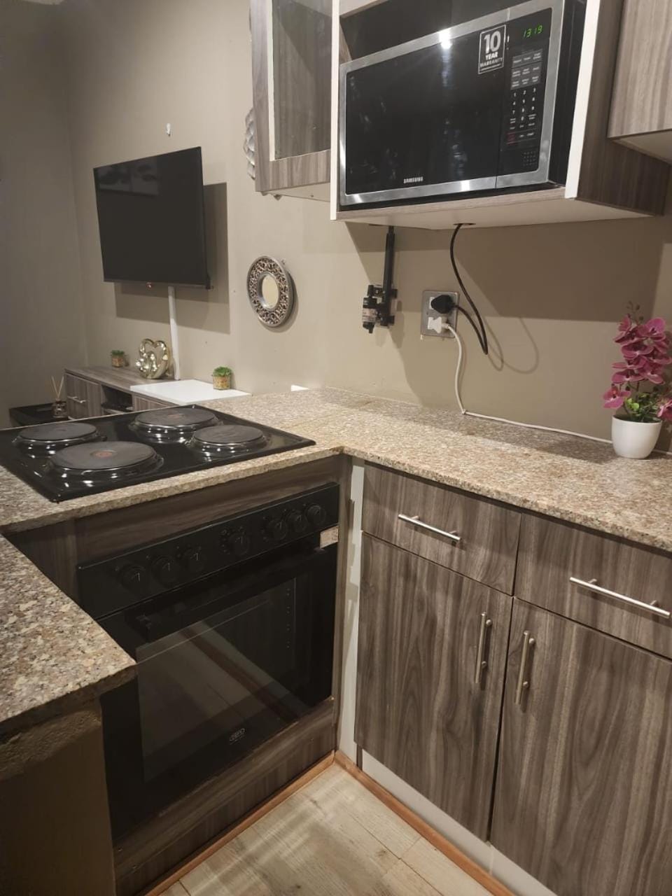 TV and multimedia, Kitchen or kitchenette, stove
