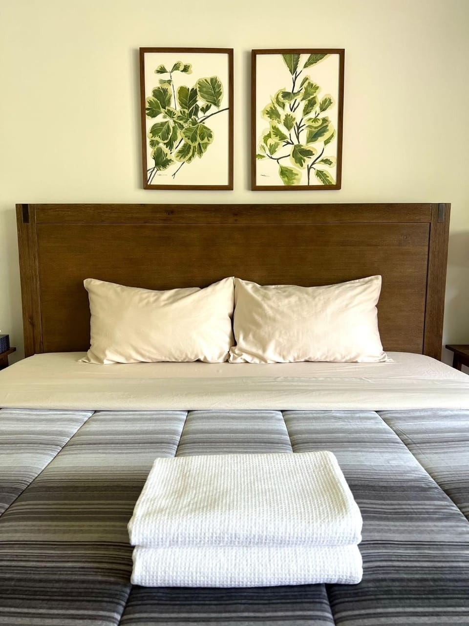 Letitia Heights !G Stylish and Spacious Private Bedroom with Shared Bathroom Vacation rental in Barrie