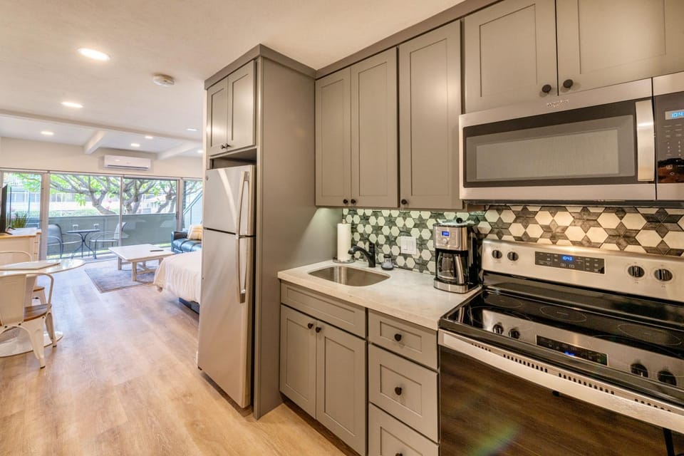 Coffee/tea facilities, Kitchen or kitchenette, minibar, pet friendly, stove