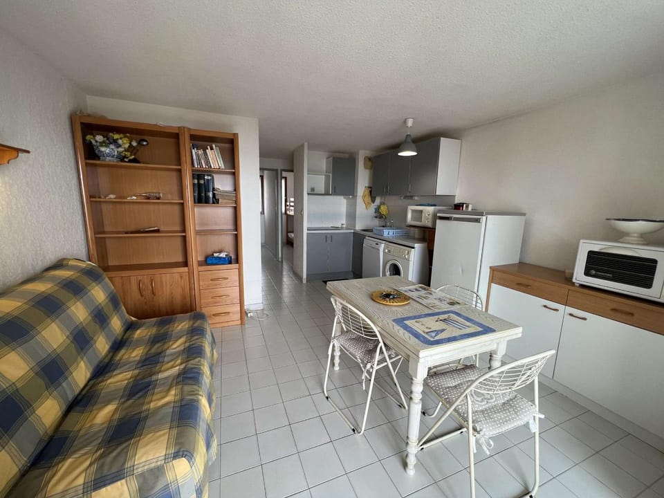 T3 pour 4 pers. à 50m de la plage, parking privatif - FR-1-701-71 Apartment in Occitanie