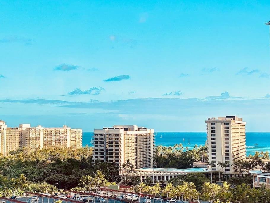 Little Paradise in Waikiki with Lovely Ocean -15F Apartment in McCully-Moiliili