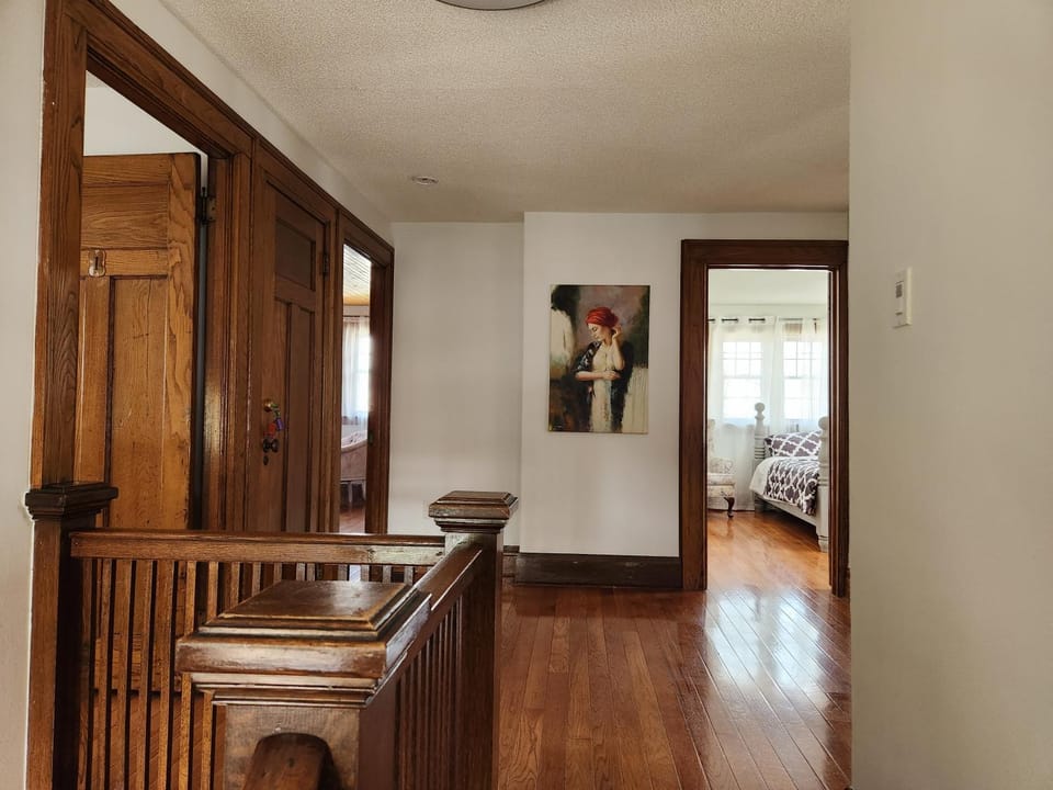 Classic Home House in Niagara Falls