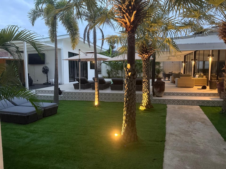 Beautiful private 4 bedroom villa with pool and gym Villa in Rawai