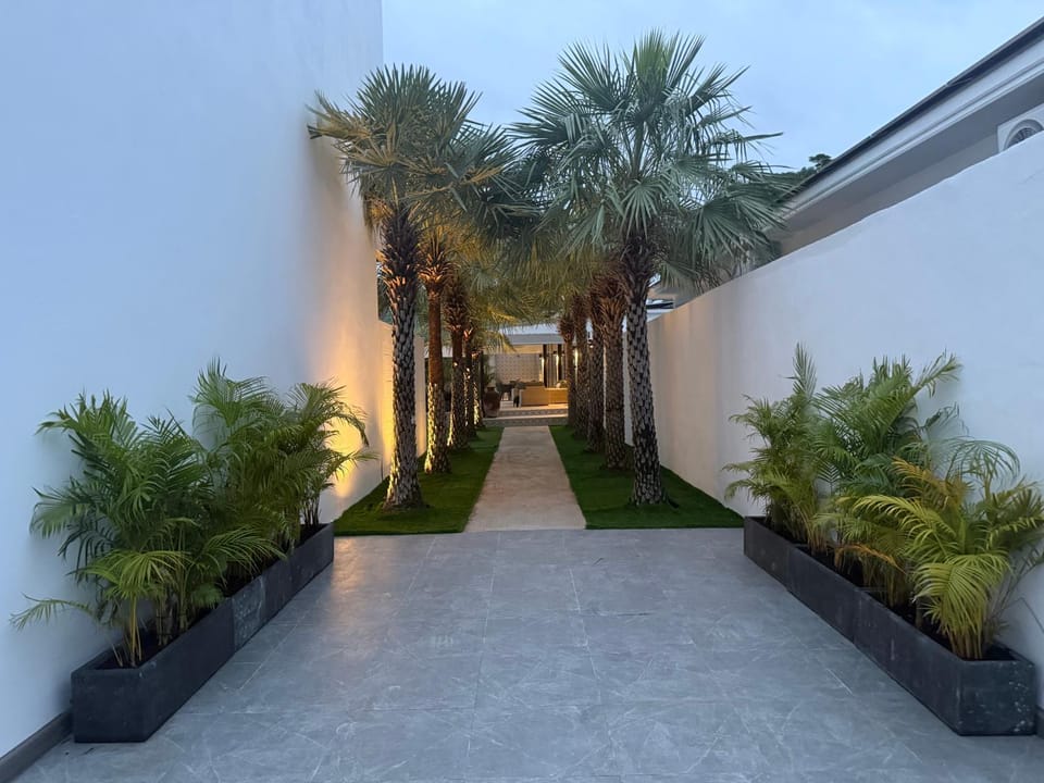 Beautiful private 4 bedroom villa with pool and gym Villa in Rawai