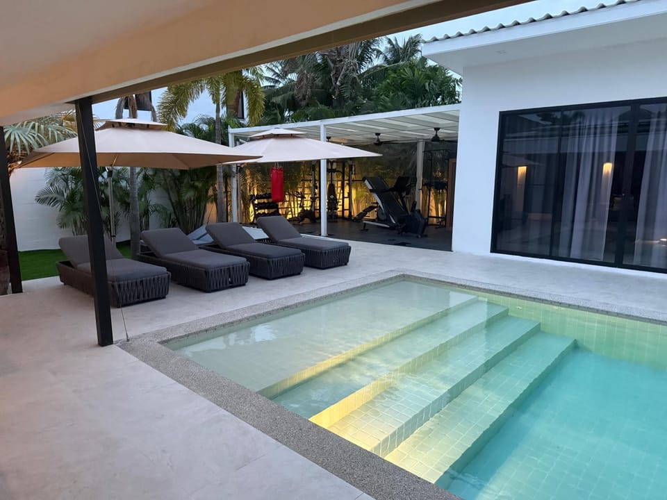 Beautiful private 4 bedroom villa with pool and gym Villa in Rawai