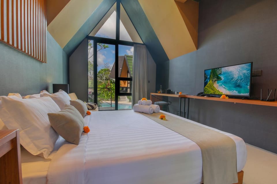 Bedroom, Pool view