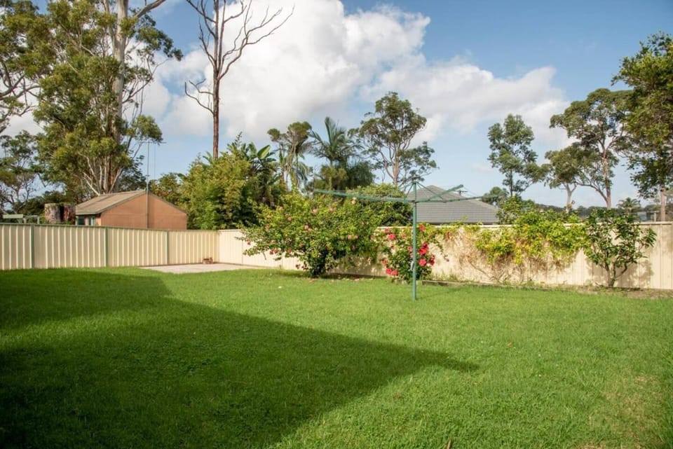 Coastal Comfort Near Jervis Bay House in Saint Georges Basin