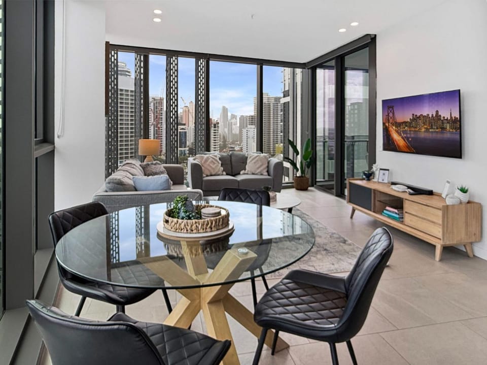 Unit 1407 Signature Level 14 Apartment in Gold Coast