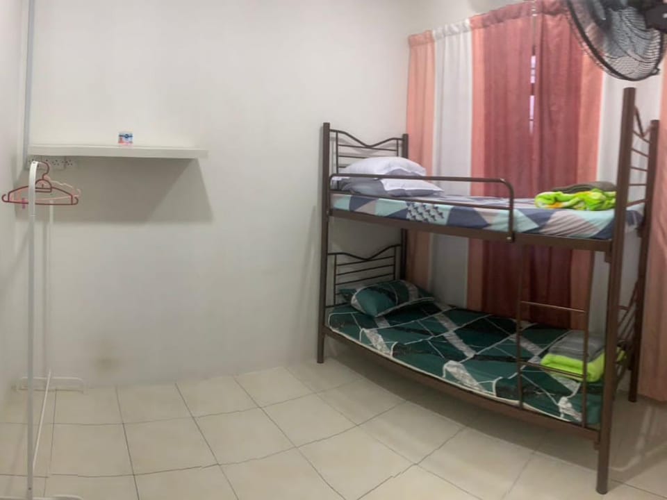 Bedroom, bunk bed
