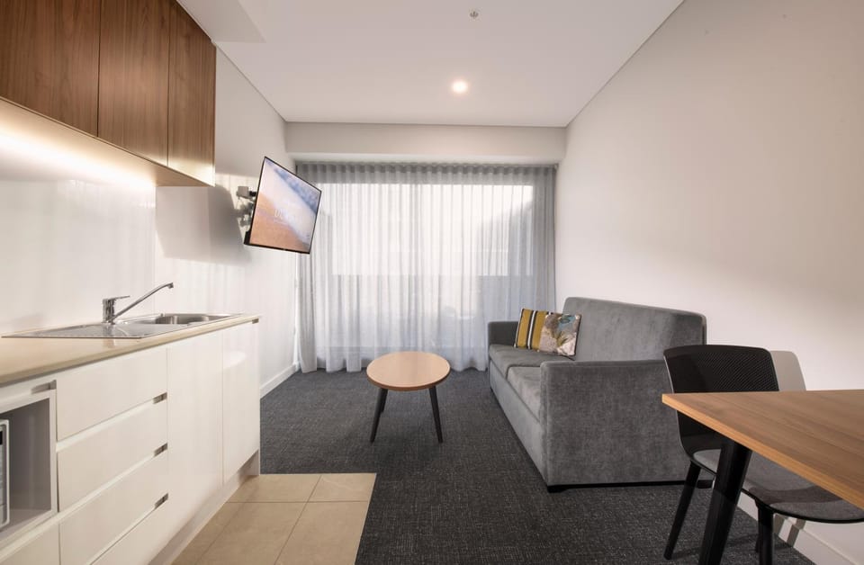 Kitchen or kitchenette, Seating area