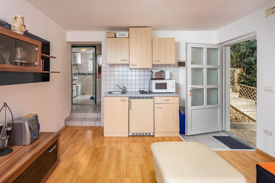 Kitchen or kitchenette, Kitchen or kitchenette