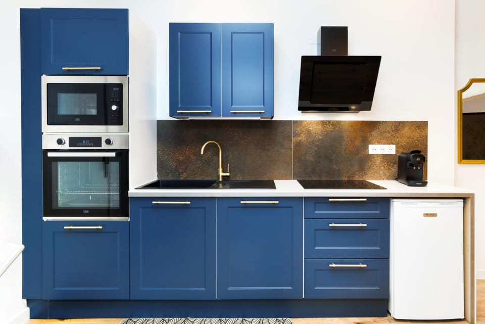 Kitchen or kitchenette, dishwasher, oven, stove
